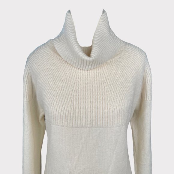 Valentino Cashmere Turtleneck Long-Sleeved Sweater Size XL - Picture 2 of 16